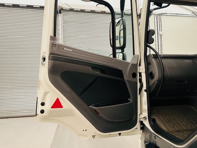 DAF CF 290 6×2 Rear Steer Fridge Box