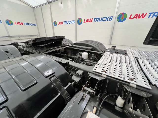 Volvo FH16 750 6×2 Midlift Tractor Unit