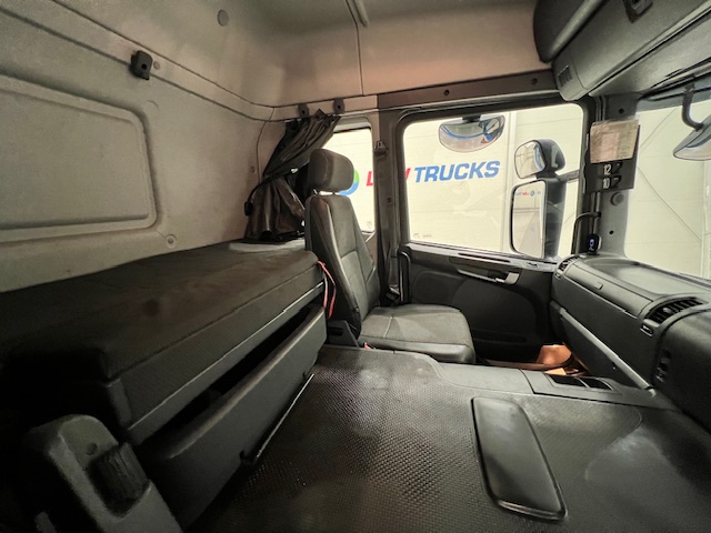 Scania P250 4×2 Sleeper Cab Fridge Box