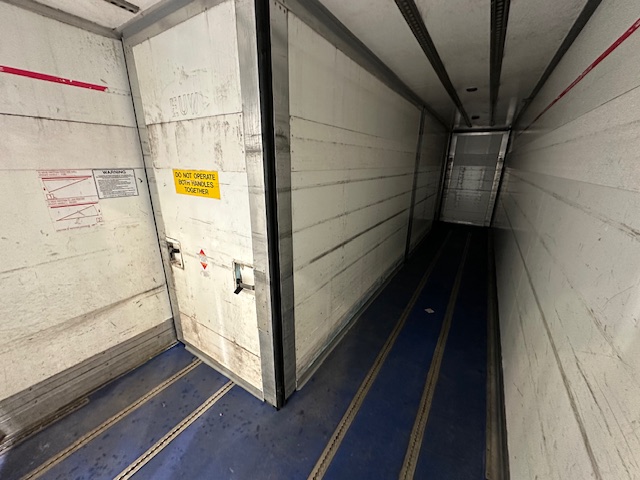 Mercedes Antos 1827 Day Cab Fridge Box