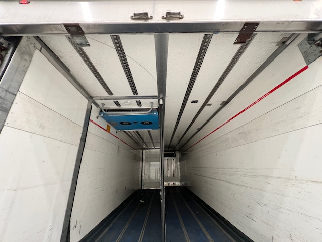 Mercedes Actros 2532 6×2 Rear Lift Day Cab Fridge Box