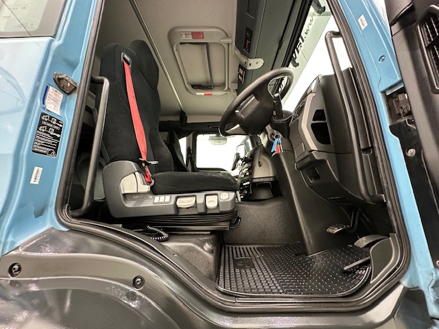 MAN TGS 26.360 6×2 Sleeper Cab Insulated Box Van
