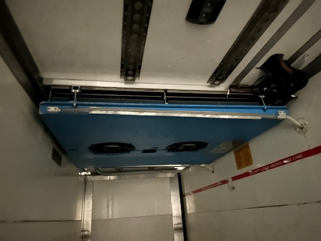 Mercedes Antos 1827 Day Cab Fridge Box