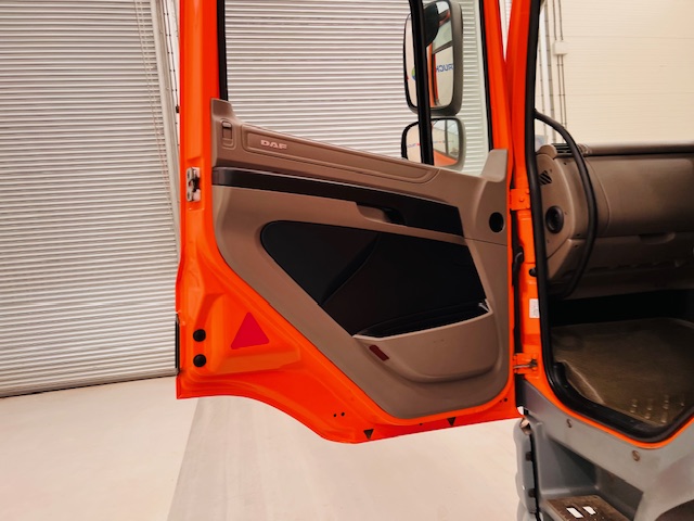 DAF CF75 310 6×2 Rear Lift Day Cab Curtainsider