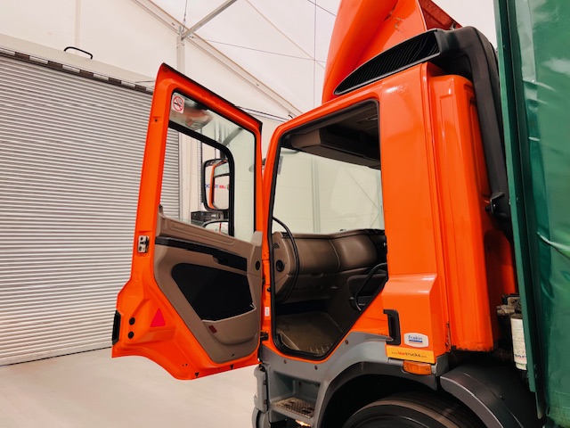 DAF CF75 310 6×2 Rear Lift Day Cab Curtainsider