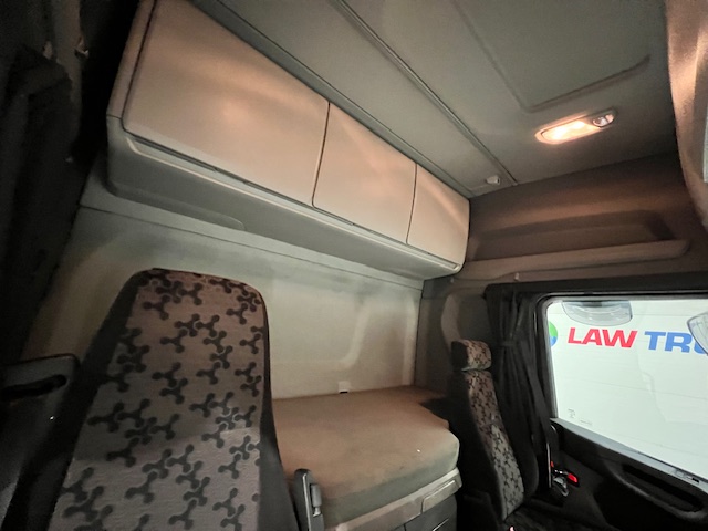 Scania R450 6×2 Midlift Tractor Unit