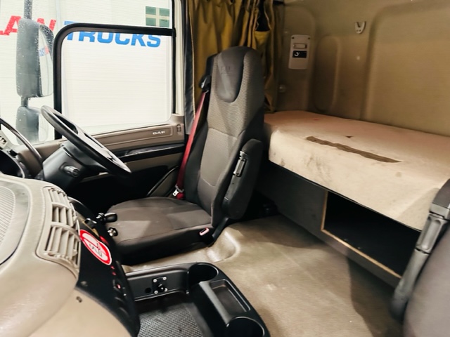 DAF CF75 310 6×2 Rear Lift Sleeper Cab Curtainsider