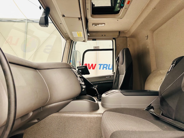 DAF CF 290 6×2 Rear Steer Fridge Box