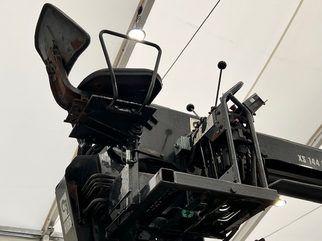 Mercedes Axor 2529 Rear Lift Brick Grab Manual