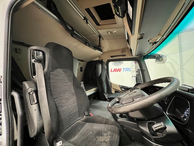 Mercedes Actros 1824 4×2 Sleeper Cab Fridge Box
