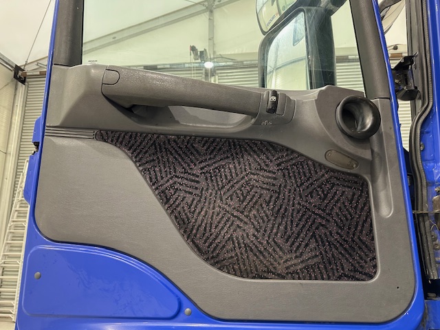 Scania 114 340 6×2 Rear Lift Sleeper Cab Curtainsider