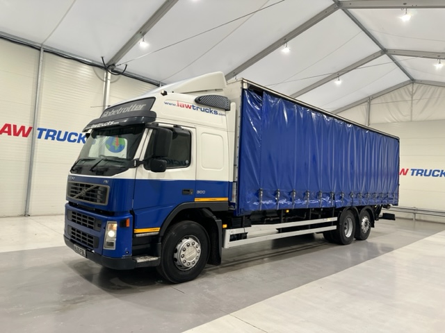 Volvo FM 300 6×2 Sleeper Cab Curtainsider