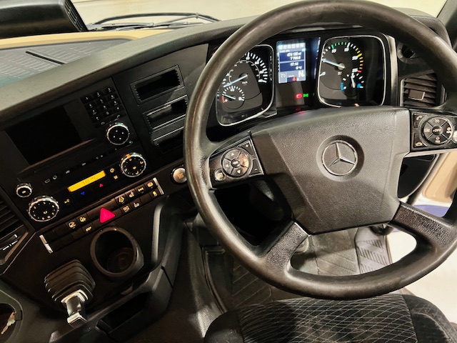 Mercedes Actros 2530 6×2 Sleeper Cab Curtainsider