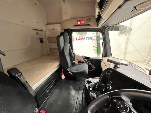 Mercedes Actros 2536 6×2 Sleeper Cab Curtainsider