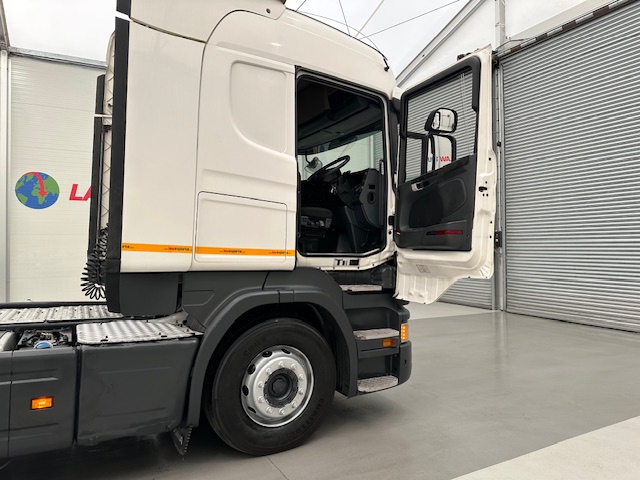 Scania R450 6×2 Midlift Highline Tractor Unit