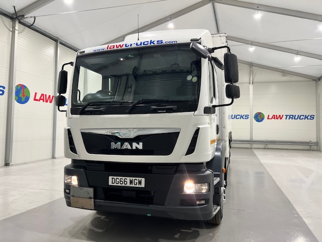 MAN TGM 18.250 4×2 Sleeper Cab Curtainsider