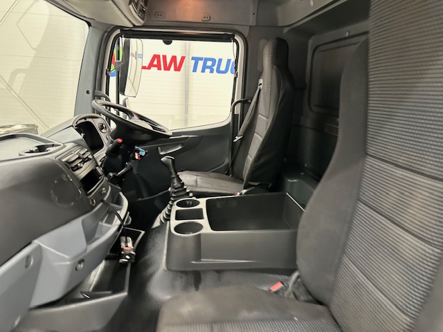 Mercedes Axor 1824 Day Cab Curtainsider Manual