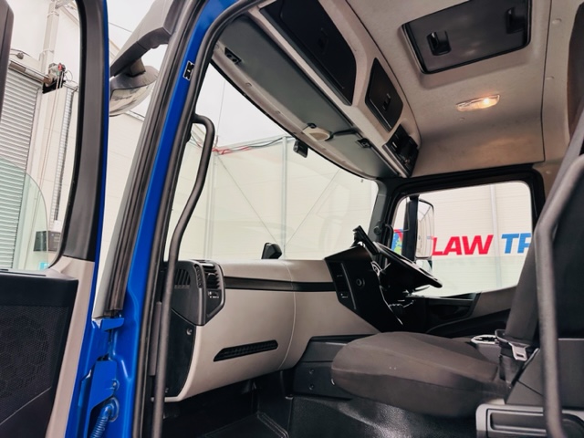 Mercedes Actros 1824 Day Cab Curtainsider