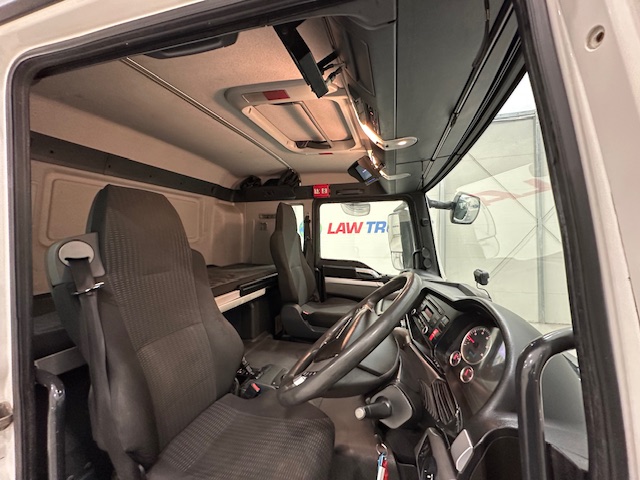 MAN TGS 26.320 6×2 Sleeper Cab Fridge Box