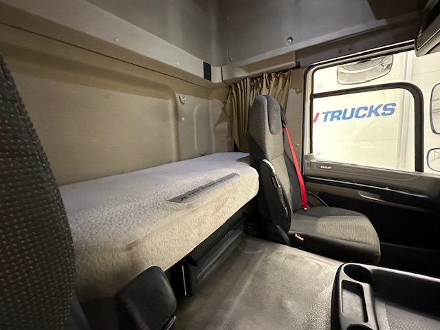 DAF CF85 460 6×2 Midlift Tractor Unit