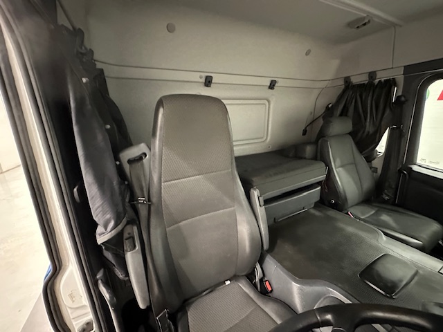 Scania P250 4×2 Sleeper Cab Fridge Box
