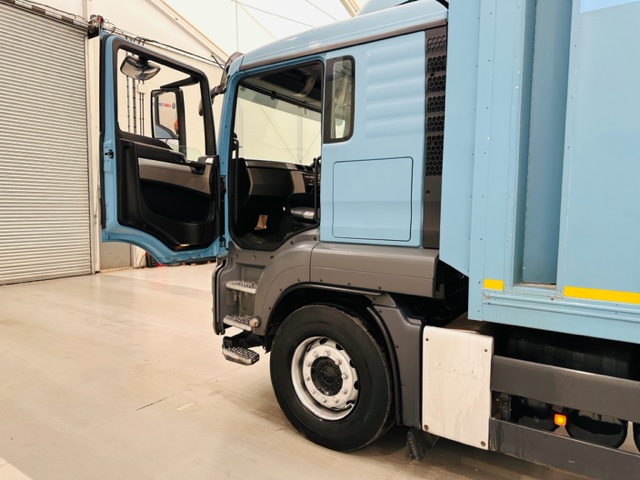 MAN TGS 26.360 6×2 Sleeper Cab Box Van