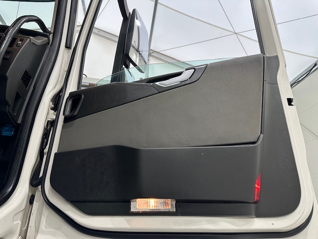 Volvo FH 500 6×2 Midlift Tractor Unit
