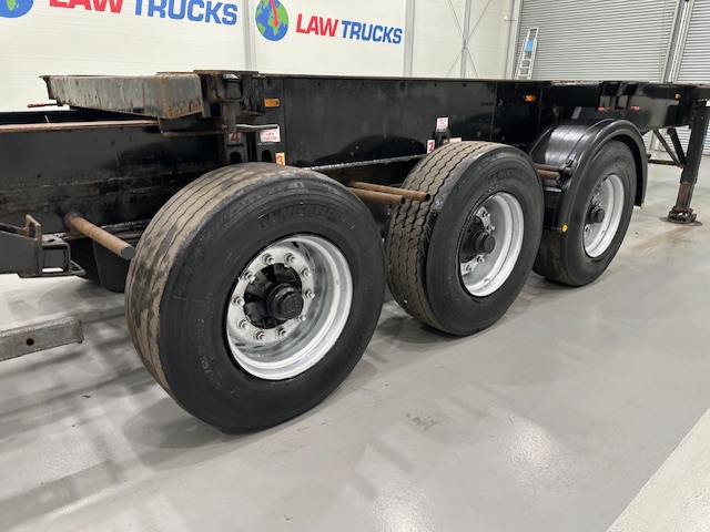 Dennison Tri Axle Sliding Skeletal Trailer BPW