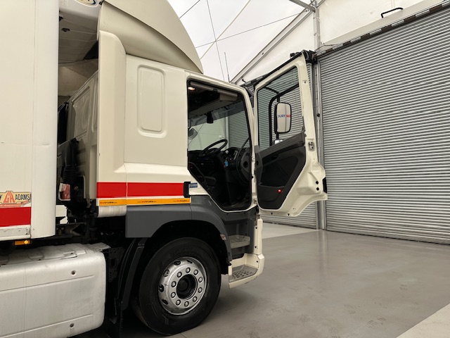 DAF CF 370 6×2 Sleeper Cab Fridge Box