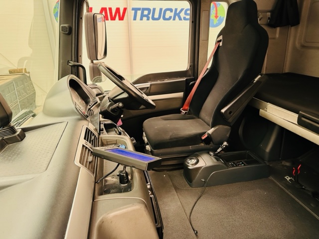 MAN TGM 18.250 Sleeper Cab Curtainsider