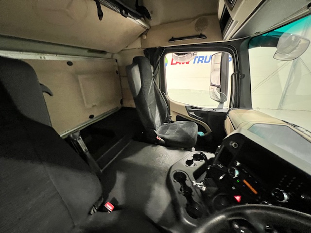 Mercedes Actros 1824 4×2 Sleeper Cab Fridge Box