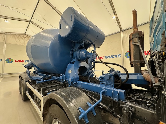 Hino 700 4123 8×4 Cement Mixer