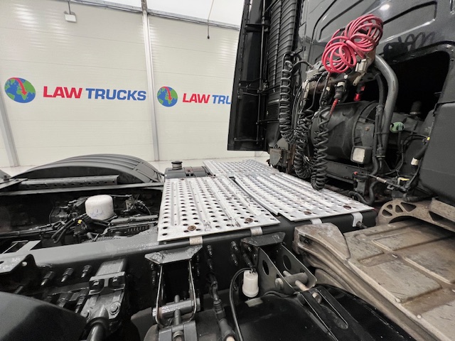 Volvo FH16 750 6×2 Midlift Tractor Unit