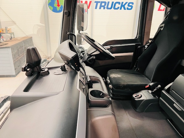 MAN TGS 26.340 6×2 Rear Steer Curtainsider