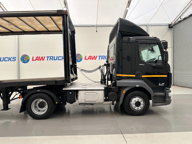 DAF LF 260 4×2 Urban Tractor Unit Trailer