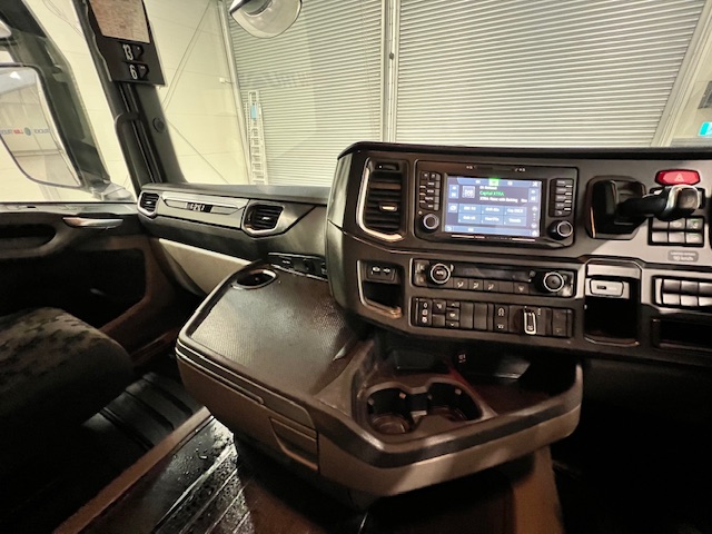 Scania R450 6×2 Midlift Tractor Unit