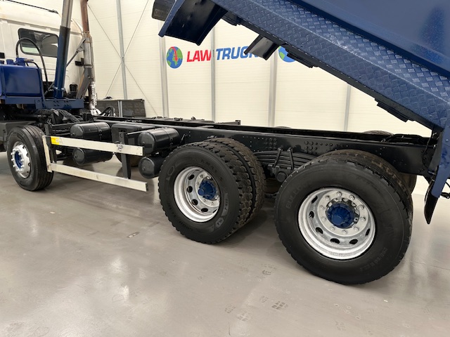 Scania P370 8×4 Sleeper Cab Tipper Manual