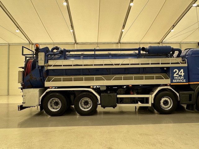 Scania P420 8×4 Sleeper Cab Vacuum Tanker
