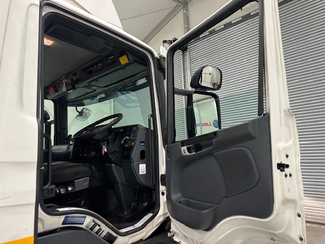 Scania P280 6×2 Rear Lift Day Cab Fridge Box