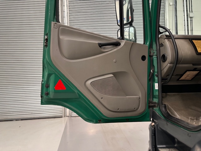 DAF CF75 310 6×2 Rear Lift Flatbed
