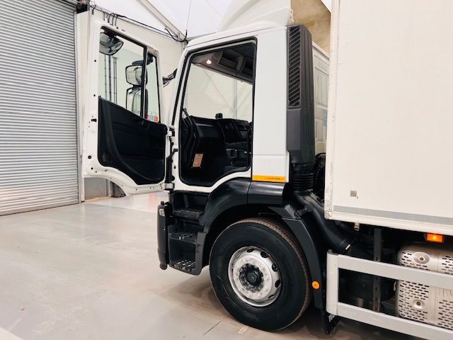 Iveco Stralis 310 AT 6×2 Fridge Box