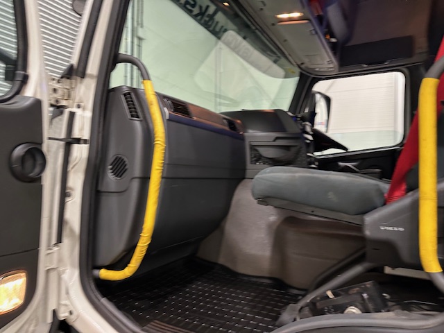 Volvo FM 450 Dropside Brick Grab Drawbar