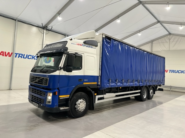 Volvo FM 300 6×2 Sleeper Cab Curtainsider