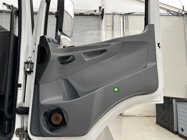 Mercedes Axor 1824 Day Cab Box Van