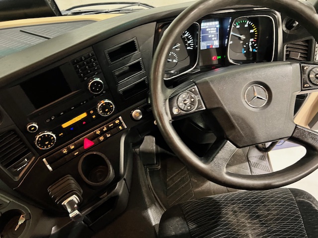 Mercedes Actros 2530 6×2 Sleeper Cab Curtainsider