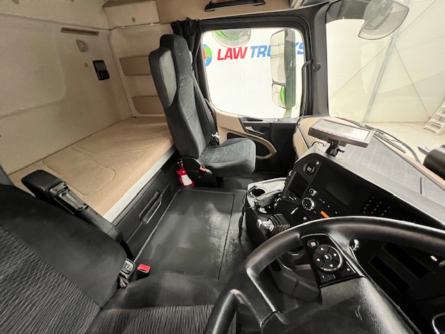 Mercedes Actros 2536 6×2 Sleeper Cab Curtainsider