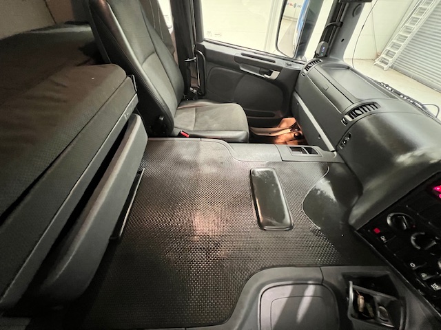 Scania P250 4×2 Sleeper Cab Fridge Box
