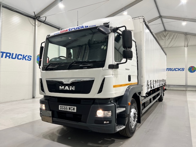 MAN TGM 18.250 4×2 Sleeper Cab Curtainsider