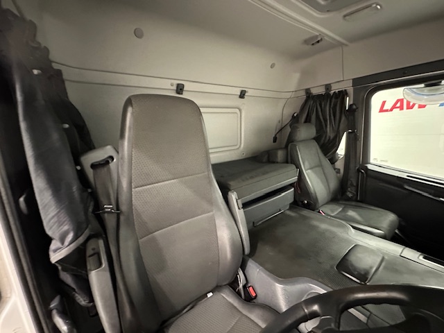 Scania P250 4×2 Sleeper Cab Fridge Box