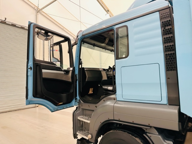 MAN TGS 26.360 6×2 Sleeper Cab Box Van